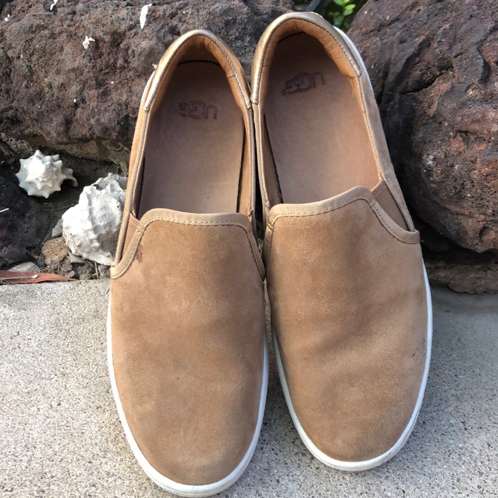 ✨🦋UGG Slip ons